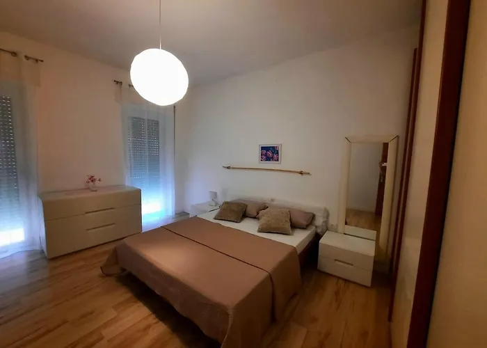 アパート Bilocale Tra Verona E Di Garda ブッソレンゴ