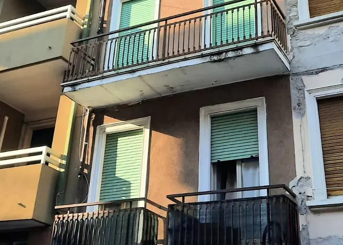 アパート Bilocale Tra Verona E Di Garda ブッソレンゴ